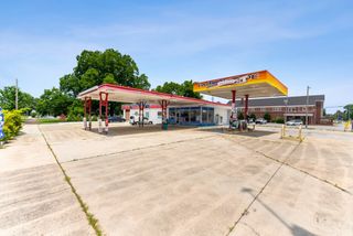 102 NE Atlantic St, Tullahoma, TN 37388