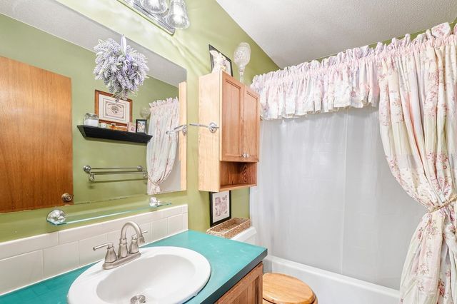 1304 E 85th St S, Haysville, KS 67060