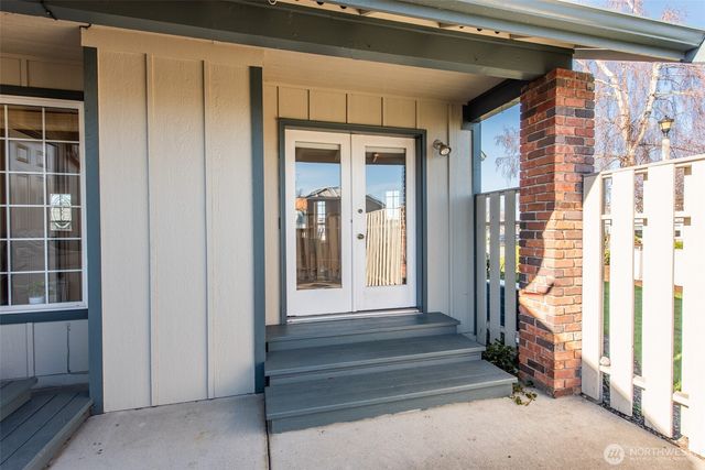 892 N Oxford Way, Sequim, WA 98382