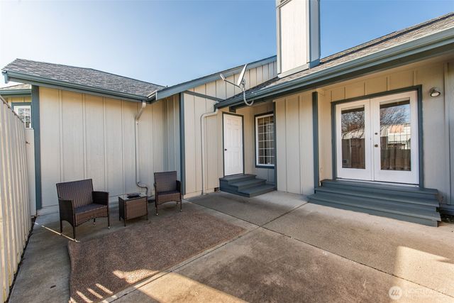 892 N Oxford Way, Sequim, WA 98382