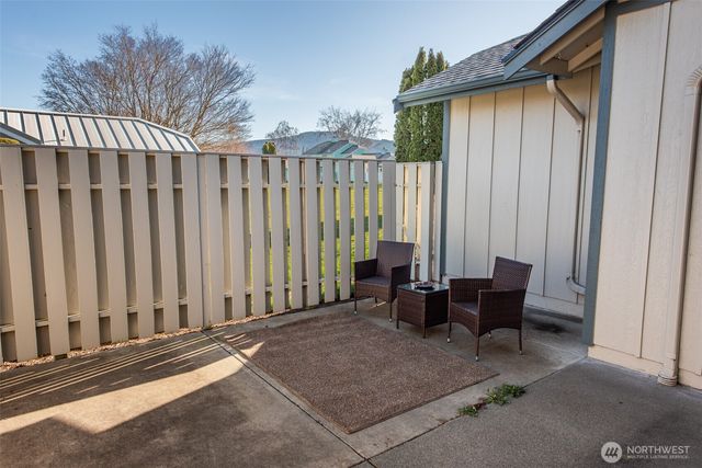 892 N Oxford Way, Sequim, WA 98382