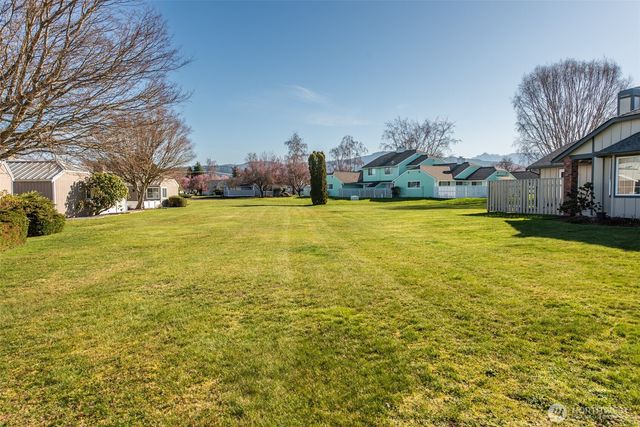 892 N Oxford Way, Sequim, WA 98382