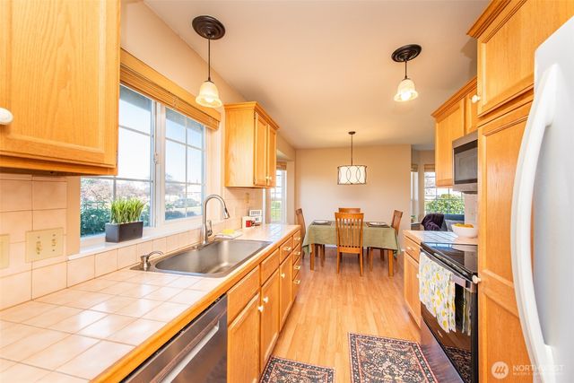 892 N Oxford Way, Sequim, WA 98382