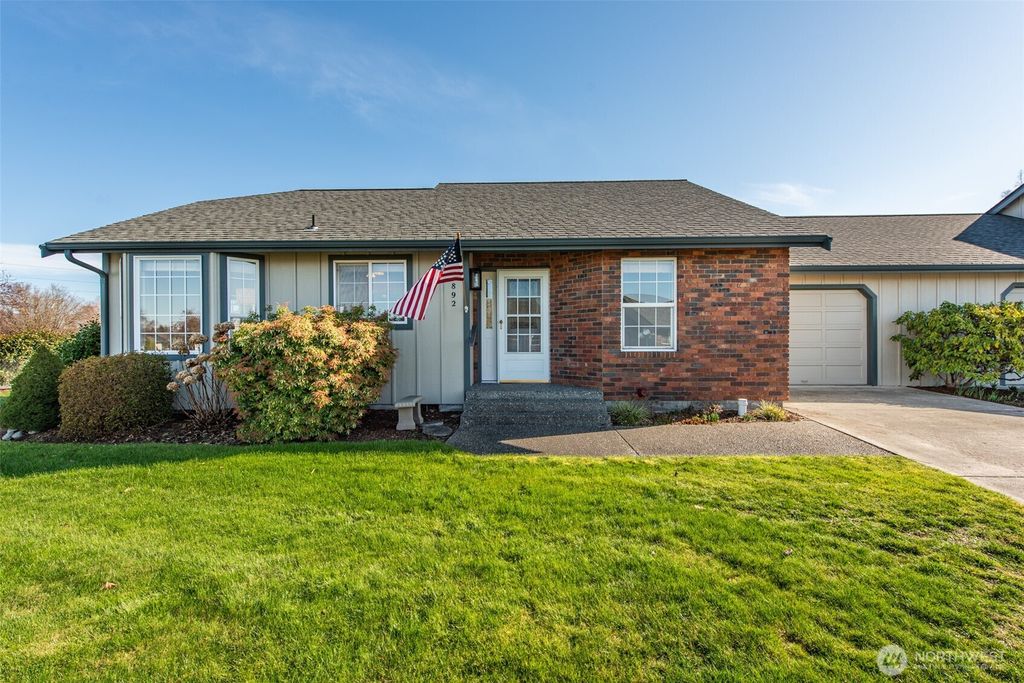 892 N Oxford Way, Sequim, WA 98382