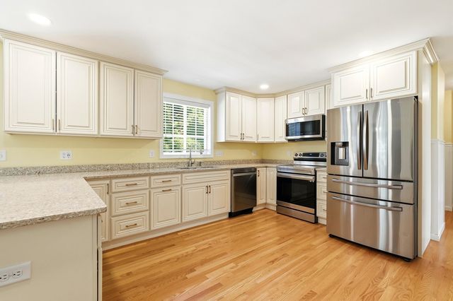 694 Walnut Street, Manchester, NH 03104