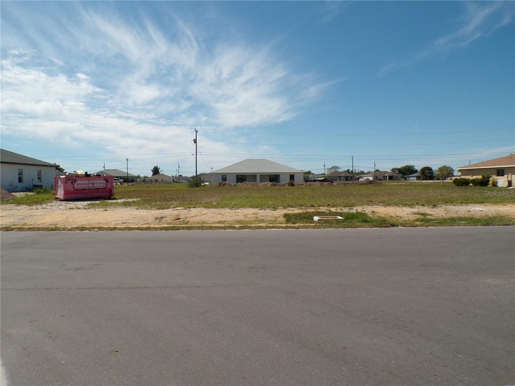 1816 NE 8TH PLACE, Cape Coral, FL 33909