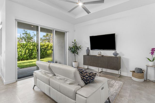 610 Pioneer Way, Royal Palm Beach, FL 33411