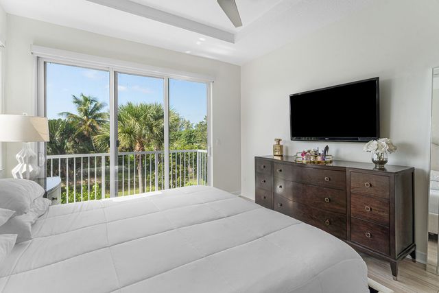 610 Pioneer Way, Royal Palm Beach, FL 33411