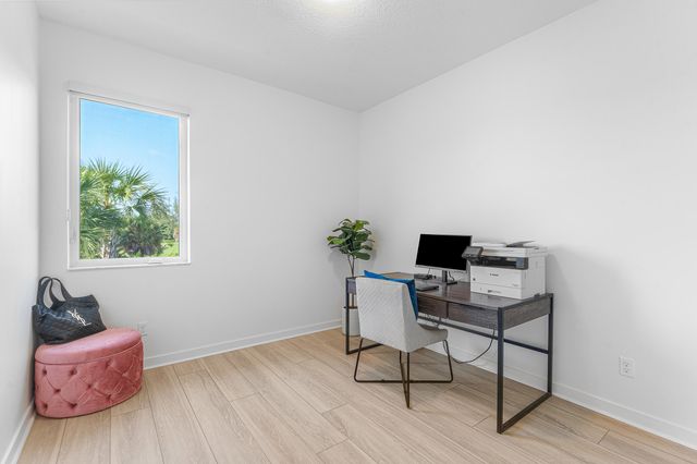 610 Pioneer Way, Royal Palm Beach, FL 33411