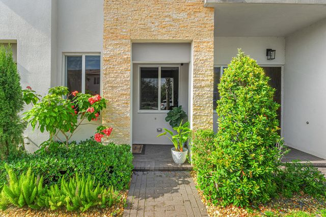 610 Pioneer Way, Royal Palm Beach, FL 33411