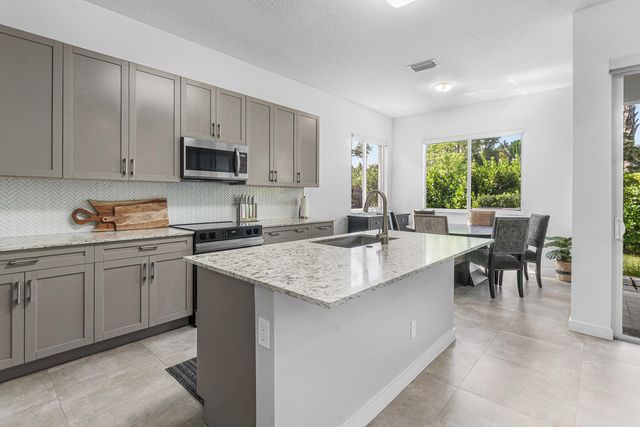 610 Pioneer Way, Royal Palm Beach, FL 33411