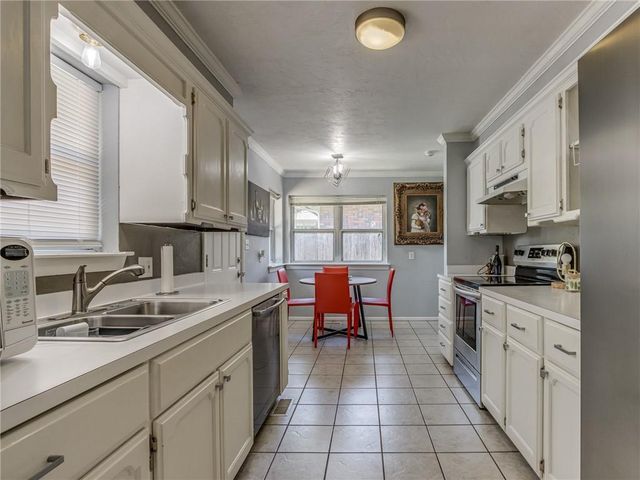 10833 N Utica Drive, The Village, OK 73120