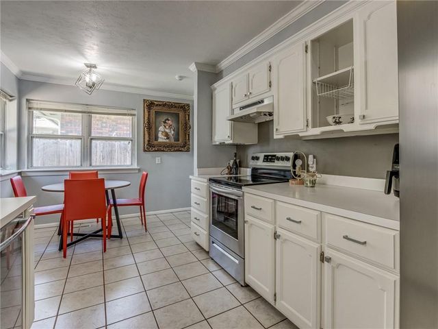 10833 N Utica Drive, The Village, OK 73120
