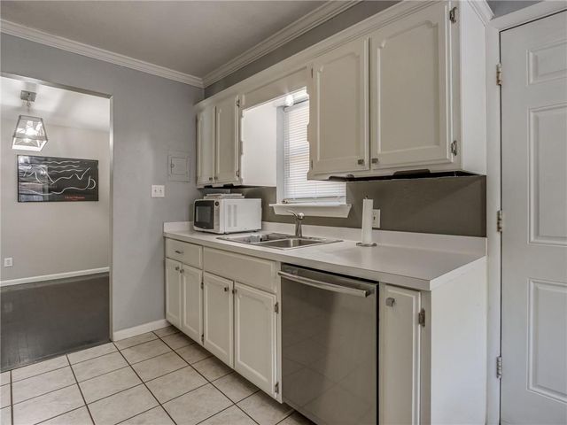 10833 N Utica Drive, The Village, OK 73120