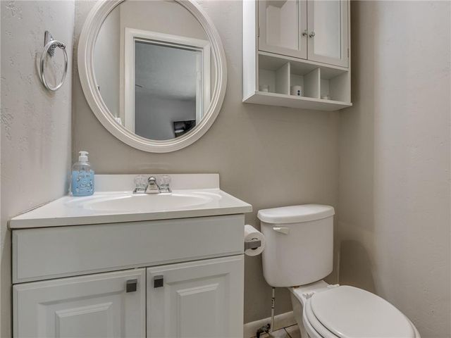 10833 N Utica Drive, The Village, OK 73120