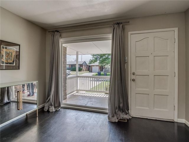 10833 N Utica Drive, The Village, OK 73120