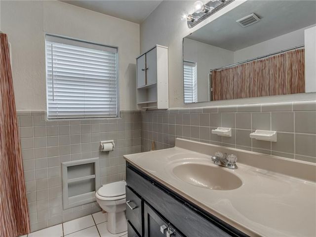 10833 N Utica Drive, The Village, OK 73120