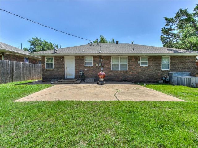 10833 N Utica Drive, The Village, OK 73120