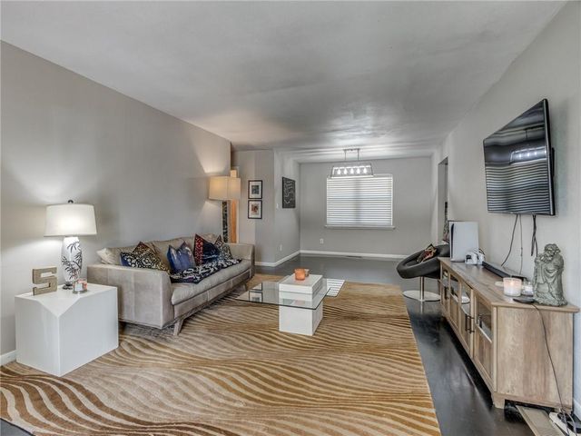 10833 N Utica Drive, The Village, OK 73120
