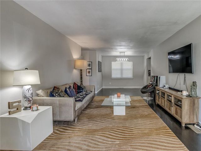 10833 N Utica Drive, The Village, OK 73120