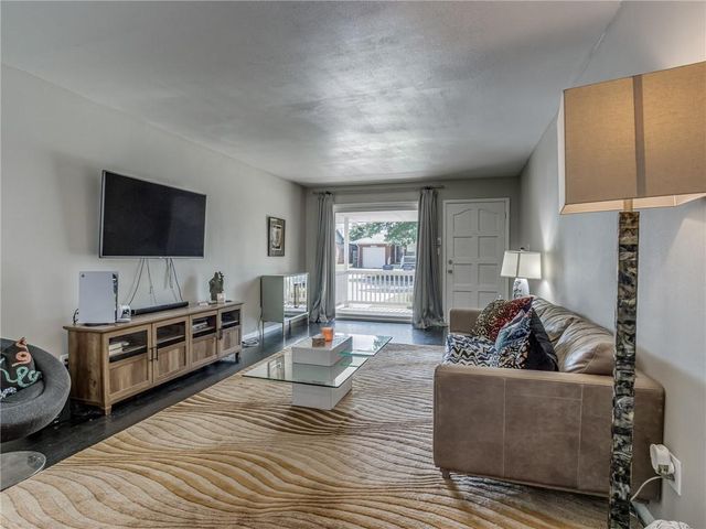 10833 N Utica Drive, The Village, OK 73120