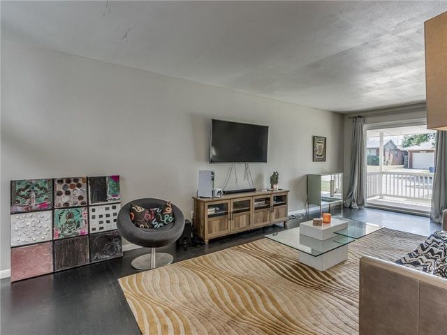 10833 N Utica Drive, The Village, OK 73120