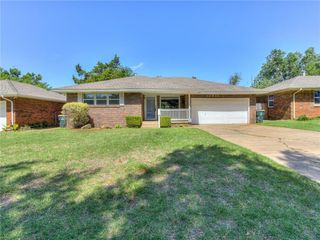 10833 N Utica Drive, The Village, OK 73120