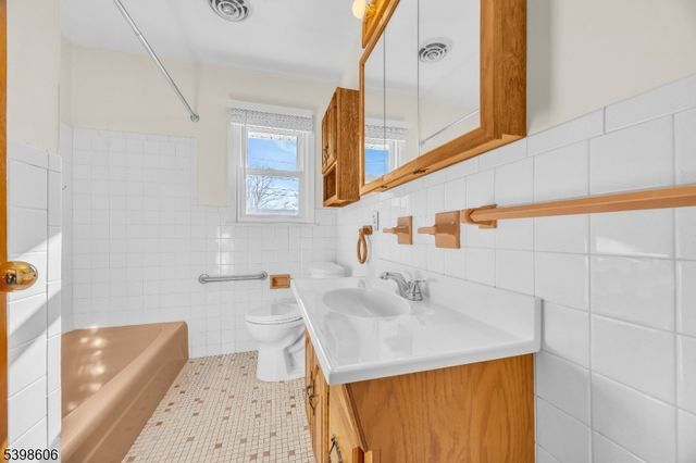 1416 Dominic St, Manville Boro, NJ 08835