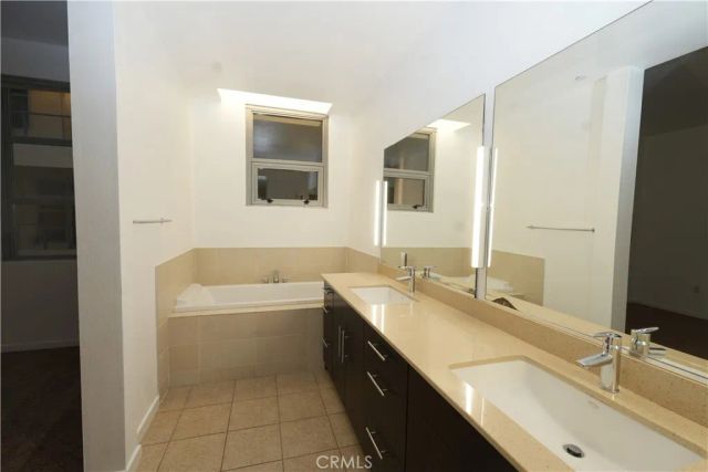 133 The Promenade N. North 115, Long Beach, CA 90802