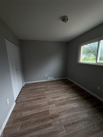 25699 Pennie Street, Dearborn Heights, MI 48125