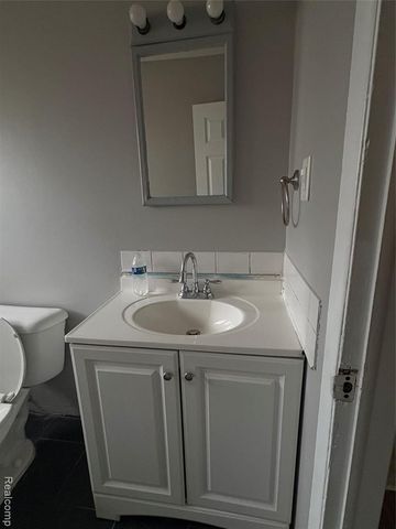 25699 Pennie Street, Dearborn Heights, MI 48125