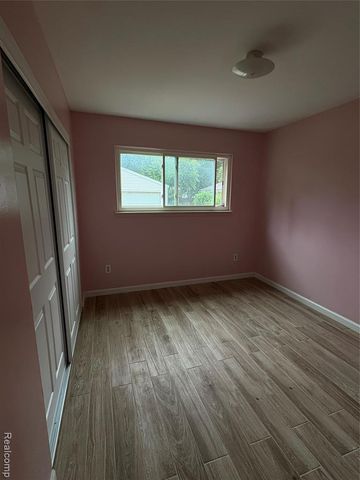 25699 Pennie Street, Dearborn Heights, MI 48125