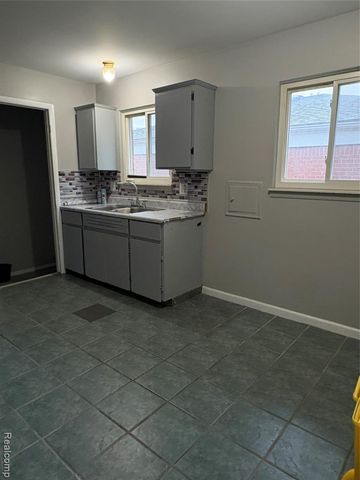 25699 Pennie Street, Dearborn Heights, MI 48125