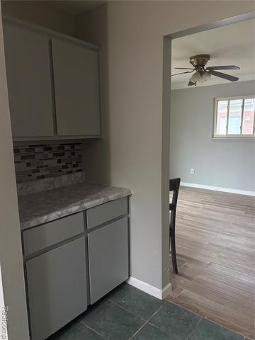 25699 Pennie Street, Dearborn Heights, MI 48125