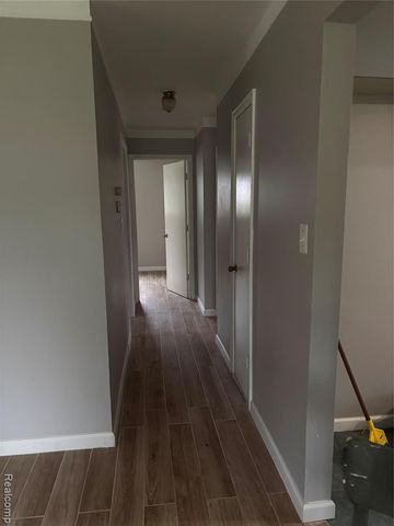 25699 Pennie Street, Dearborn Heights, MI 48125
