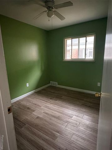 25699 Pennie Street, Dearborn Heights, MI 48125