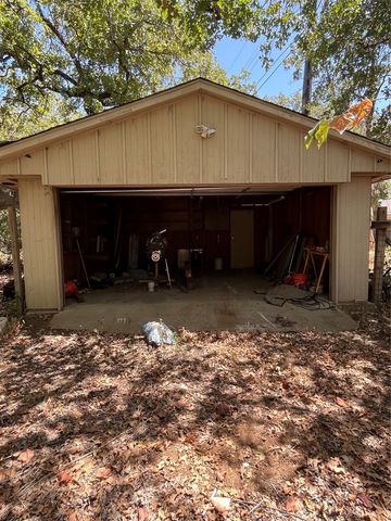 2320 Los Robles Drive, Grapevine, TX 76051