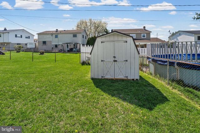 982 MARBROOK LN, York, PA 17404