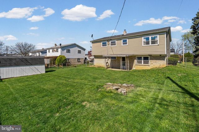 982 MARBROOK LN, York, PA 17404