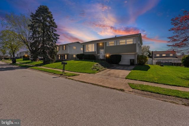 982 MARBROOK LN, York, PA 17404