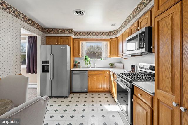 982 MARBROOK LN, York, PA 17404