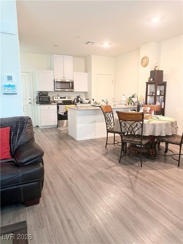 492 Waterfall Cove Court, Henderson, NV 89002