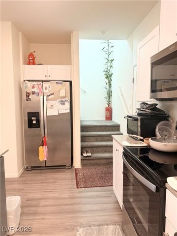 492 Waterfall Cove Court, Henderson, NV 89002