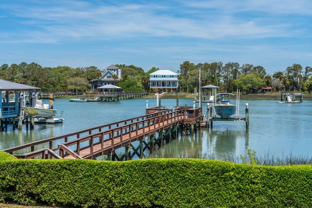 16 Intracoastal Court, Isle Of Palms, SC 29451