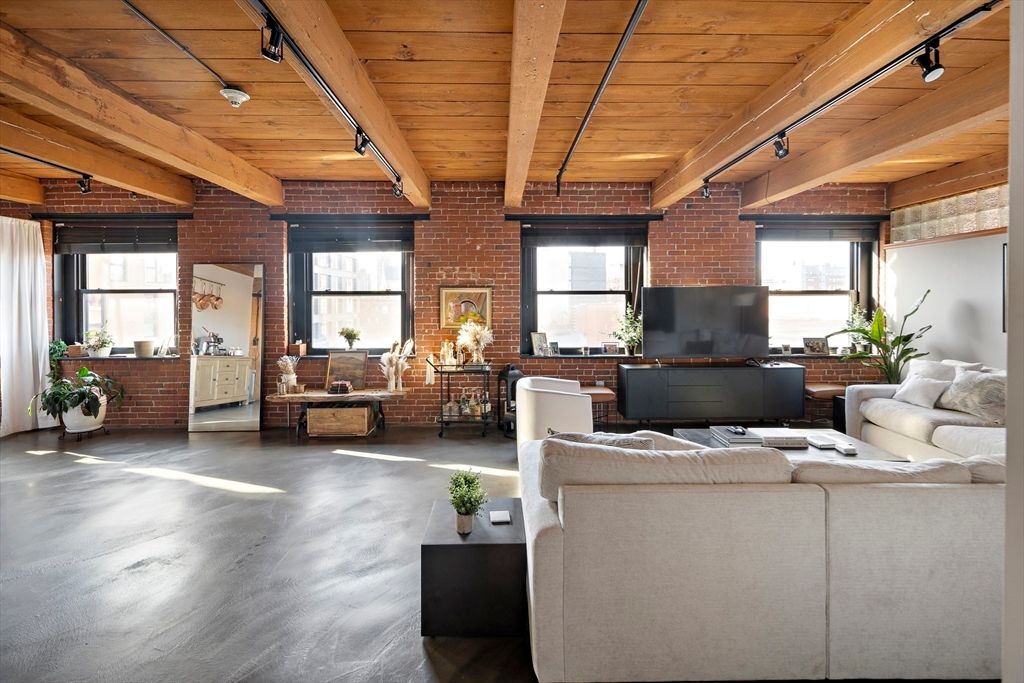 90 Wareham St 306, Boston, MA 02118