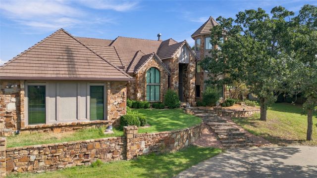 4825 W Oak Leaf Drive, Tulsa, OK 74132