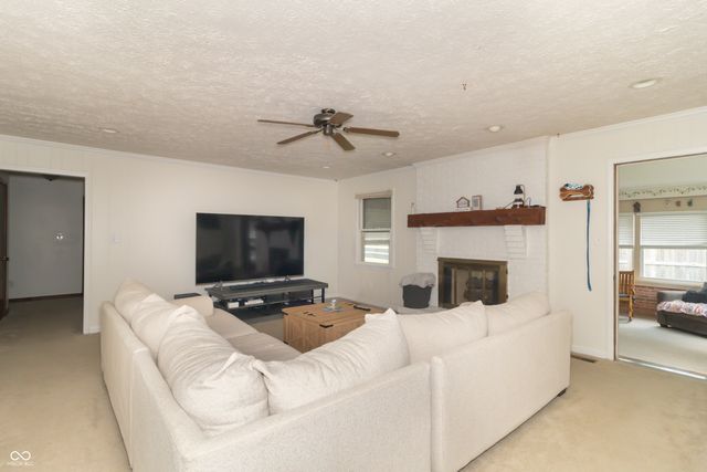 204 Creek Wood Drive, Greenfield, IN 46140
