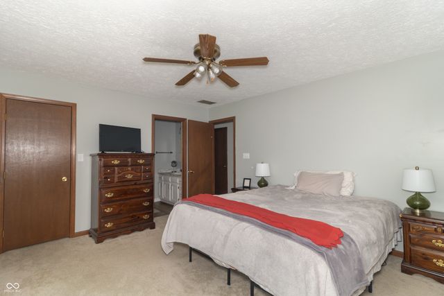 204 Creek Wood Drive, Greenfield, IN 46140