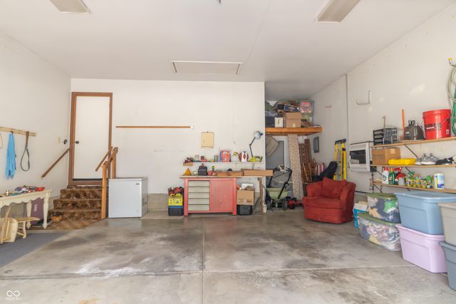 204 Creek Wood Drive, Greenfield, IN 46140