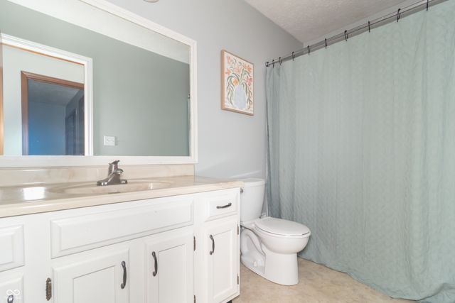 204 Creek Wood Drive, Greenfield, IN 46140